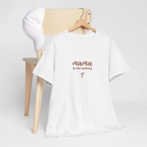 Mama in the Making T-Shirt - Unisex Heavy Cotton Shirt, Geschenk für Mamas, Schwangerschaft - Bild 1 von 6