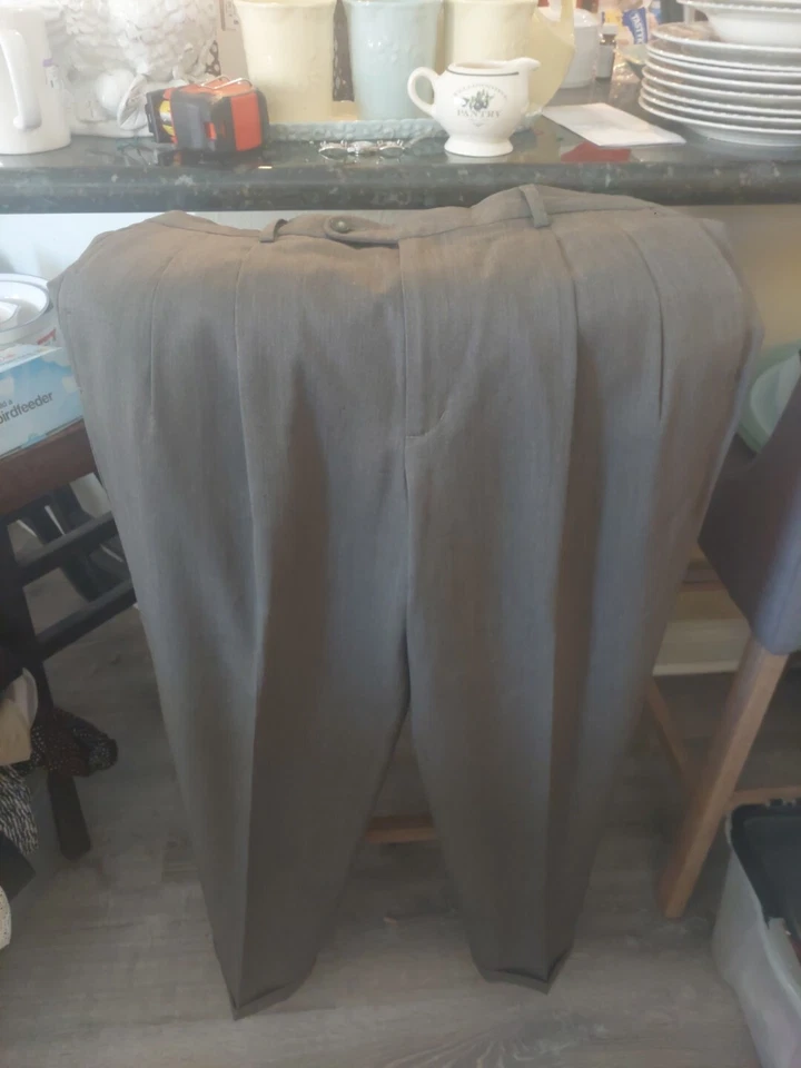 Men's Cutter & Buck Wool Pants Slacks 34x32 Brown - Image 1 of 4