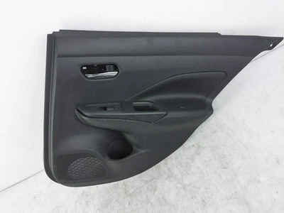 Panel revestimiento de puerta interior trasero derecho negro Nissan Versa 2020 4 puertas 82900-5Ee2 Foto 1 de 4