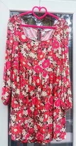 Boho schönes rosa/rot Mix Blumen & ausgestelltes Hängerchen Kleid, Größe 10 von Papaya. - Bild 1 von 7