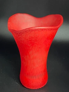 Kosta Boda rote Funghi Vase, 7" hoch, Künstler signiert & nummeriert - Bild 1 von 6