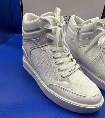 Guess Blairin3 Plataforma Cuña Superior Alta Cremallera Geométrica Blanco Repujado US9.5 EU41 Foto 1 de 4