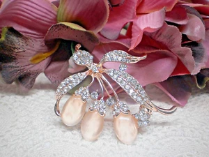SIMULATED PINK MOONSTONE & SPARKLING DIAMONTES IN GOLD GILT BROOCH +NEW GIFT BOX - Picture 1 of 8