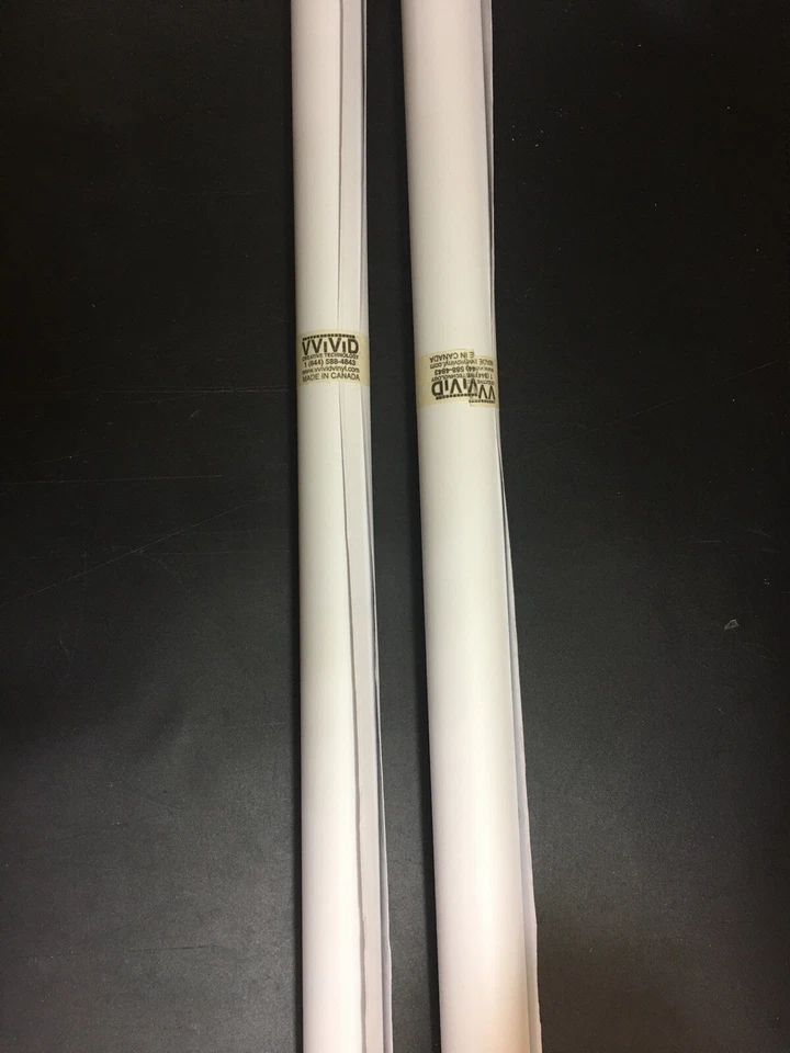 VViViD XPO envoltura de fibra blanca mate para automóvil con tecnología de liberación de aire 4 (30”x24”) Foto 1 de 2