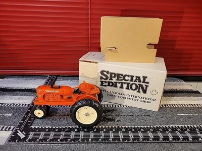 Ertl Allis Chalmers WD-45 1/16 Diecast Farm Tractor Replica Collectible - Image 1 of 4