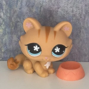🧡Auténtico gato agachado Littlest Pet Shop LPS #649 naranja atigrado azul flor🩵 - Imagen 1 de 11