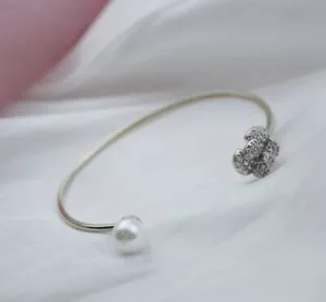 Henri Bendel bracelet Bangle Silver Tone Sparkling Crystal Free Shipping New - Picture 1 of 2