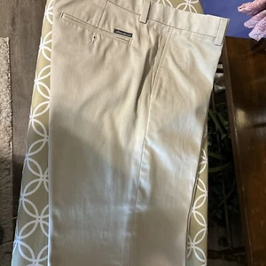 Pantalones chinos Eddie Bauer nuevos con etiquetas para hombre talla 33/34 calce clásico caqui sin arrugas - Imagen 1 de 7