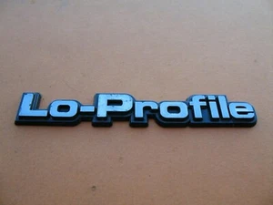 LO-PROFILE LOPROFILE EMBLEM BADGE SYMBOL LOGO ANTIQUE VINTAGE A23142 - Foto 1 di 3