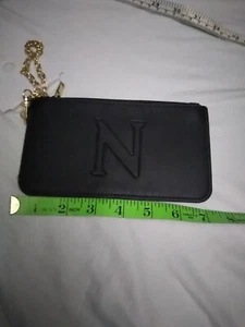  Schwarze Geldbörse personalisieren ~mit Buchstabe " N " Gravur drauf & Henkel Goldketten  - Bild 1 von 6