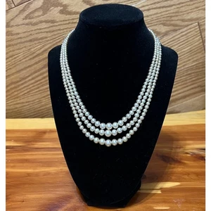 ¿Imitación estilo moderno vintage de mediados de siglo? Collar de perlas con cierre de diamantes de imitación - Imagen 1 de 13