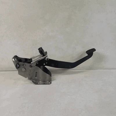 46600SAAG01 Pedal de freno  HONDA JAZZ 1a Serie 1.4 i-DSi Ber. 5p/b/1339cc - Imagen 1 de 4