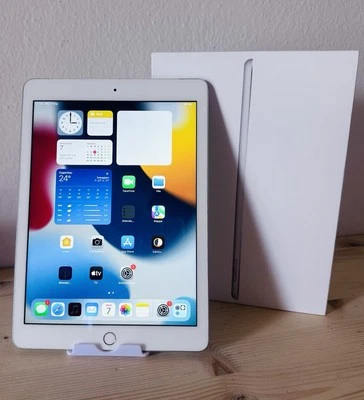 Apple iPad 5a Gen 32GB Wi-Fi+SIM 9.7 bianco  ottime condizioni perfettamente - Immagine 1 di 4