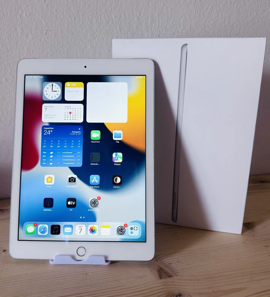 Apple iPad 5a Gen 32GB Wi-Fi+SIM 9.7 bianco  ottime condizioni perfettamente - Immagine 1 di 4