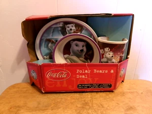 NEU Coca Cola Eisbären & Robbe 3 Stück Melamin Kinder Set Teller Schüssel Tasse - Bild 1 von 3