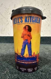 Hell's Kitchen Broadway Musical Souvenir Plastikbecher mit Deckel NYC 16 Unzen 2025 - Bild 1 von 6