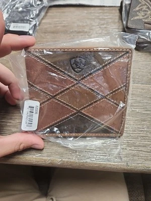 CARTERA BIPLEGABLE DE CUERO ARIAT diseño geométrico marrón y rojo Foto 1 de 2