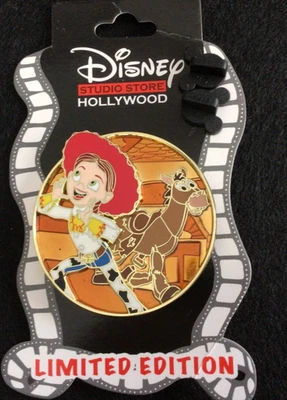 Большой значок Disney Jessie & Bullseye Mane N Friends LE 400 D-23 EXPO 2019 xtra - Изображение 1 из 2