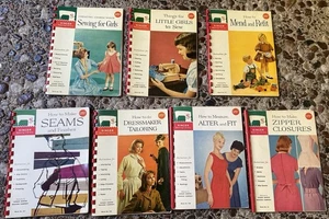 1960 - VINTAGE SINGER SEWING LIBRARY - 6 Booklets Things For Little Girls To Sew - Picture 1 of 10