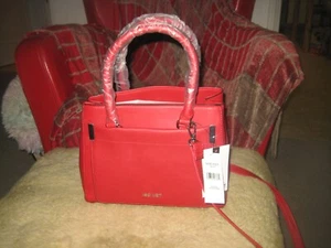 Schöne Umhängetasche Nine West Fallyn Lippenstift rot - Bild 1 von 4
