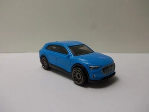 Audi E-Tron SUV 2022 Matchbox - azul ligero - como nuevo suelto escala 1/64 - Imagen 1 de 6