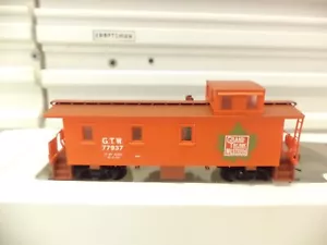 Walthers Ho, 30' Wood Caboose, GTW 77937 - Picture 1 of 2