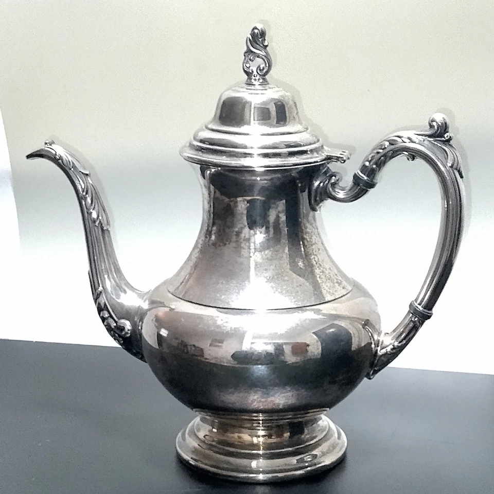 Vintage Oneida Silver Plated Footed Coffee Tea Pot  10.75" Hinged Teapot Tarnish - Image 1 of 4