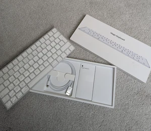Oryginalna bezprzewodowa klawiatura Apple MLA22B/A (A1644) - Zdjęcie 1 z 2