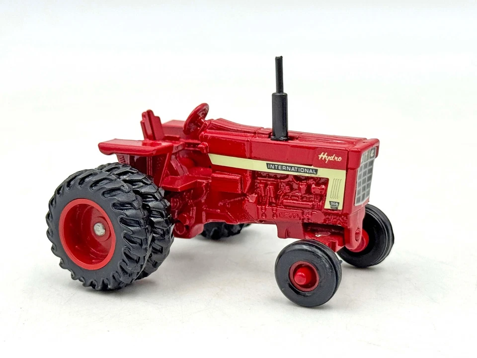 1/64 International 966 Hydro White Stripe w/ Duals - Image 1 of 1