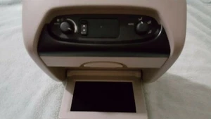 Reproductor de DVD trasero Chrysler Town & Country parte # P 05005009AD - Imagen 1 de 4