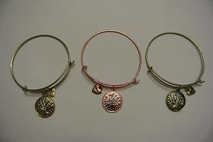 NEW Fashion Women Bangle Bracelet Charm Jewelry Gifts FOR FRIEND FAMILY - Picture 1 of 9