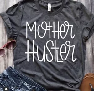 MATHER HUSTLER T-shirt donna grigio medio Bella+tela divertente mamma citazione grafica - Foto 1 di 8
