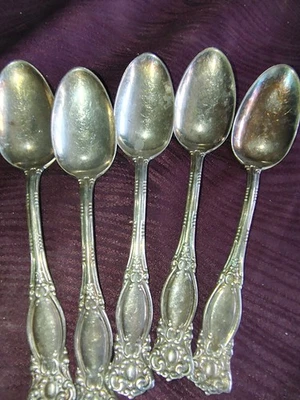 Juego de 5 cucharas plateadas W M Rogers A1 patrón Warwick bonitas pero necesitan pulidas Foto 1 de 4