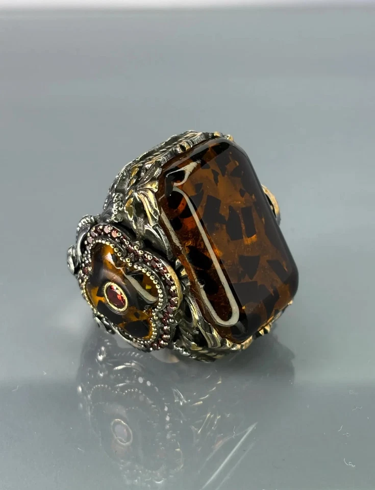 Anillo ámbar de plata de ley 925 para hombre, anillo estilo vintage con acento de rubí Foto 1 de 4