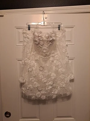 Rosie Etienne - Isabelle Dress: Size UK 6/US2 3D Wedding dress With gloves. - Image 1 of 4