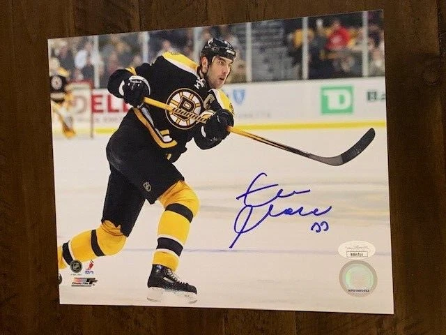 Bruins Zdeno Chara Autographed 8x10 Photo JSA Authenticated Pose 2 - Image 1 of 1
