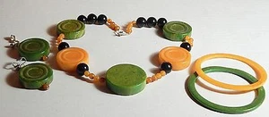 VINT BAKELITE DEMI NECKLACE EARRINGS BANGLES SPINACH BUTTERSCOTCH TEST+ - Picture 1 of 2