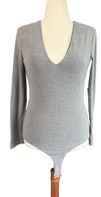 Алиса + Оливия серый длинным рукавом глубокий v-образным вырезом вязаный боди слой размер M - Изображение 1 из 4