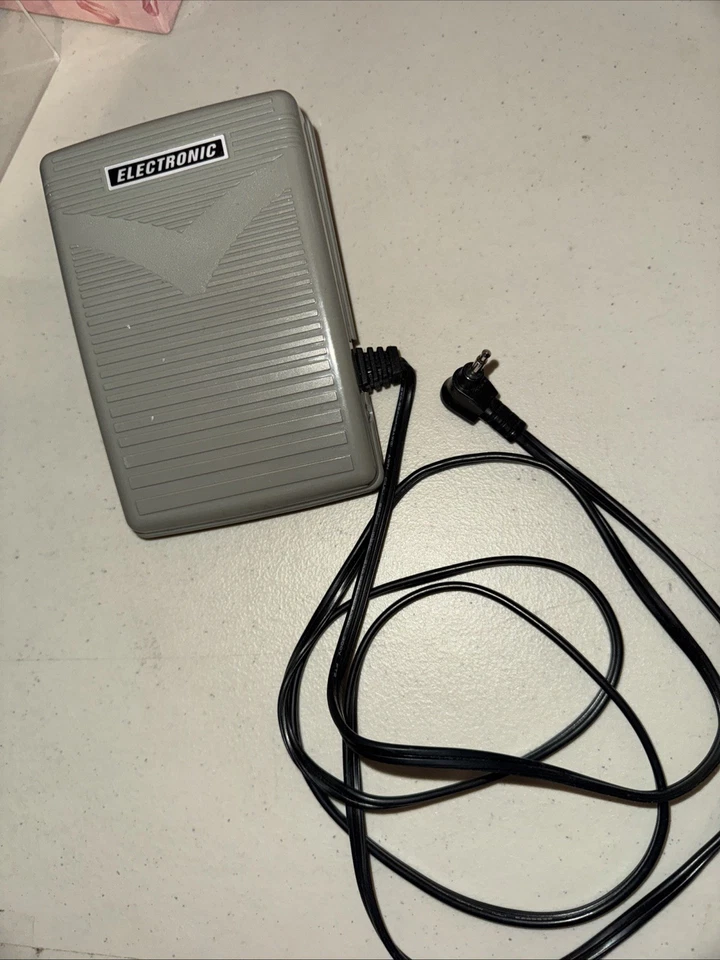 Pedal electrónico para máquina de coser Phaff Foto 1 de 4