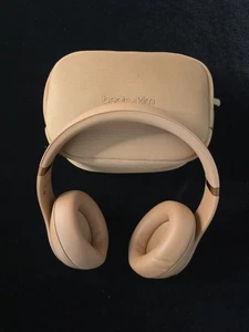 Beats Studio Pro Beats X Kim Kardashian. Color “Luna”. Nuevo sin caja - Imagen 1 de 2