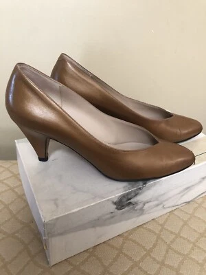 Zapatos de tacón AMALFI bronce brillo punta puntiaguda cuero 3” / 7,5 B / caja original $112 Foto 1 de 4