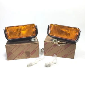 Lámpara de luz de señal de giro delantera derecha izquierda genuina Toyota Corona RT130 TT132 XT130 NUEVO DE STOCK - Imagen 1 de 13