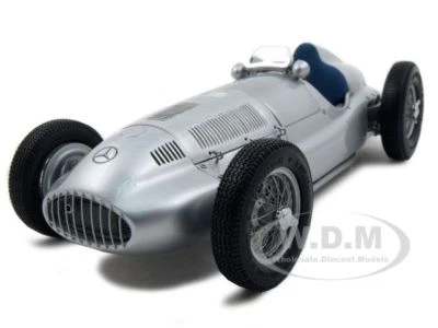 1939 MERCEDES W 165 SILVER 1/18 DIECAST MODEL CAR BY CMC 018 - Image 1 of 4
