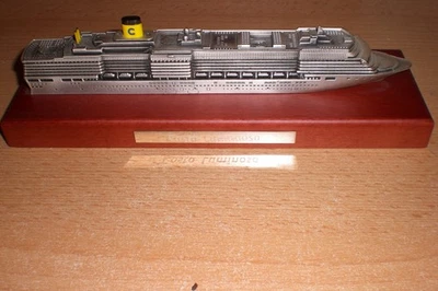 Costa  Luminosa   Schiffsmodell auf Holzsockel - Bild 1 von 2