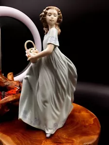 Lladro Spring Enchantment - Ritorno dal Giardino - Scatola Originale - Foto 1 di 23