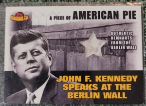 2001 Topps American Pie Relics #PAPM2 JFK Berlin Wall - Bild 1 von 2