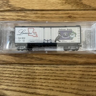N SCALE MICRO-TRAINS #21385 LOUISIANA STATE CAR 40' PLUG DOOR BOX CAR - Image 1 of 3