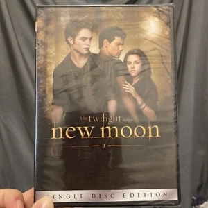 The Twilight Saga: New Moon (DVD, Single Disc Edition)  New Sealed Free Shipping - Picture 1 of 1