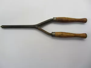 Vintage Curling Iron with Wood Handles, Hair Salon Collectible USA - Picture 1 of 6