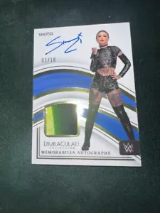 2023 Panini Immacolata Collezione Shotzi MA-SHZ Memorabilia Auto Patch /10 02/10 - Foto 1 di 2
